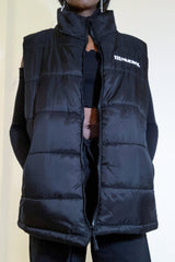 KIRJELTU LOGO MUSTA BODYWARMER